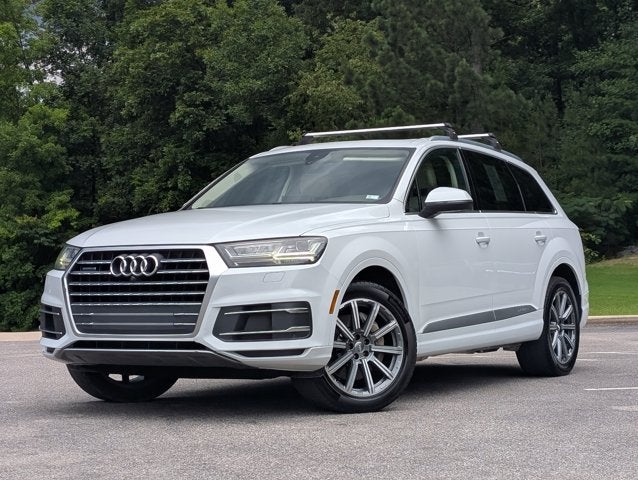 2019 Audi Q7 — interior view